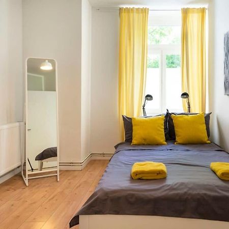 Cosy Two Br Plus Self Checkin Plus Street Parking Berlim Exterior foto