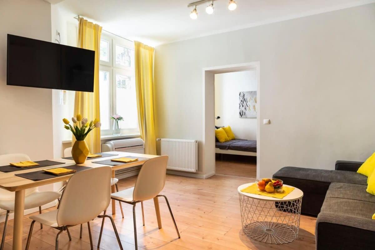 Cosy Two Br Plus Self Checkin Plus Street Parking Berlim Exterior foto