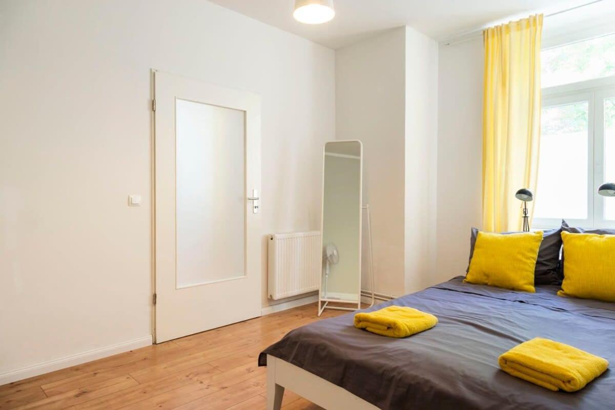Cosy Two Br Plus Self Checkin Plus Street Parking Berlim Exterior foto