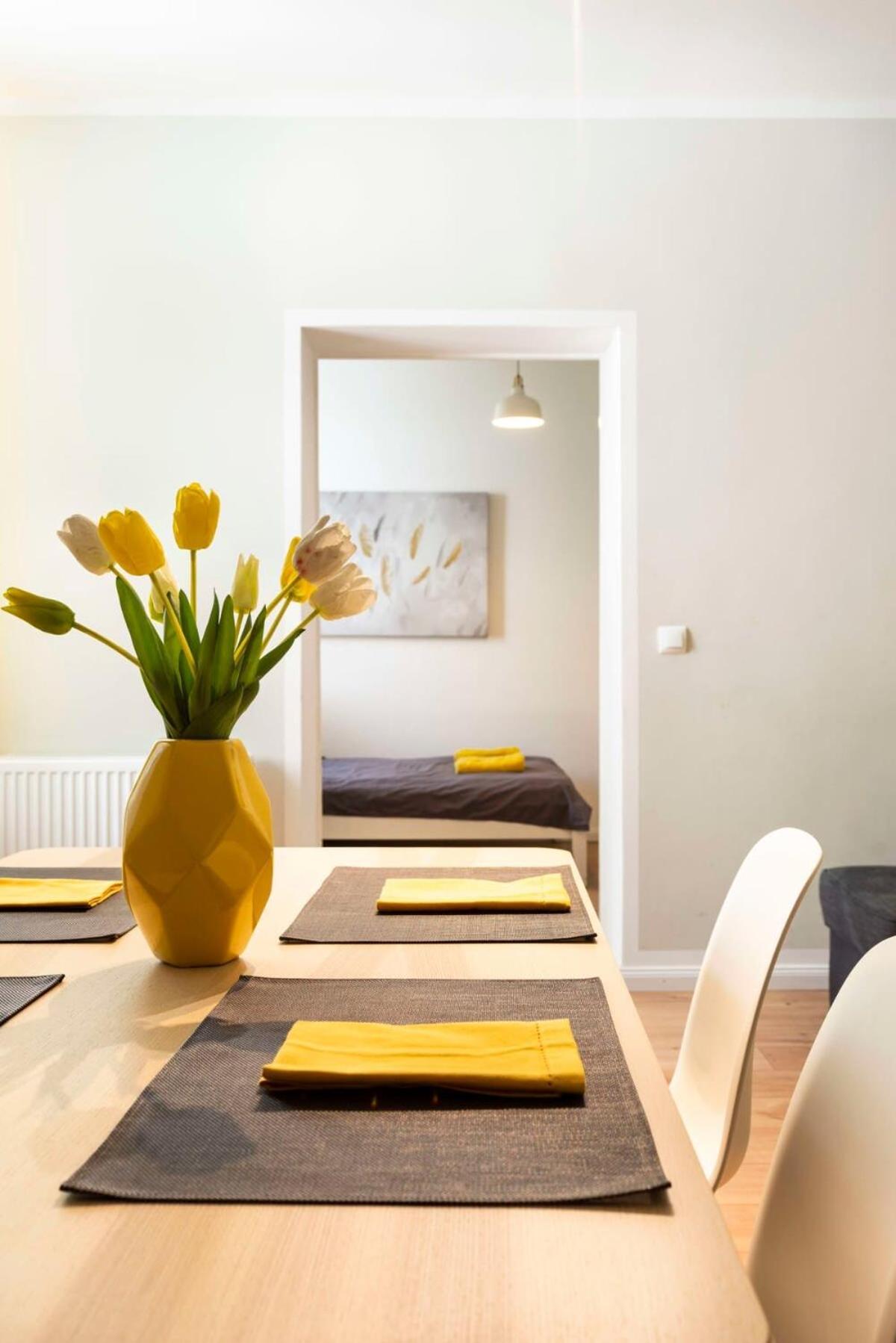 Cosy Two Br Plus Self Checkin Plus Street Parking Berlim Exterior foto