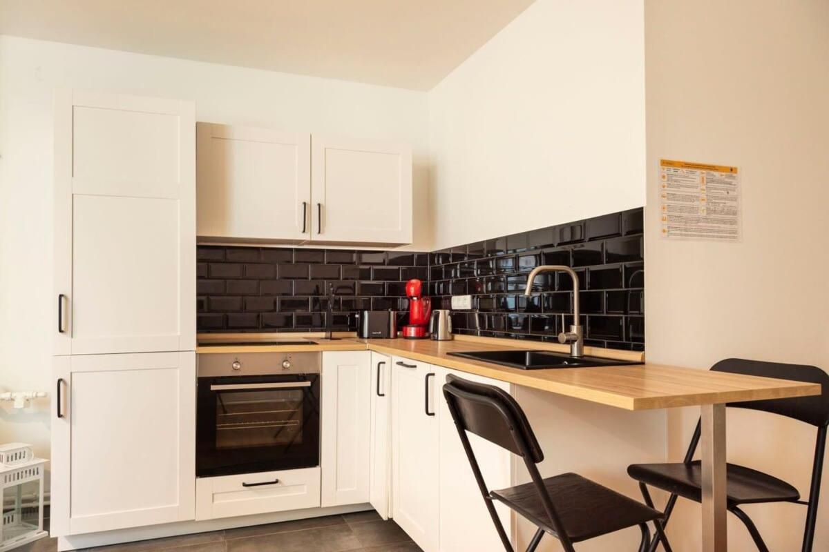 Cosy Two Br Plus Self Checkin Plus Street Parking Berlim Exterior foto