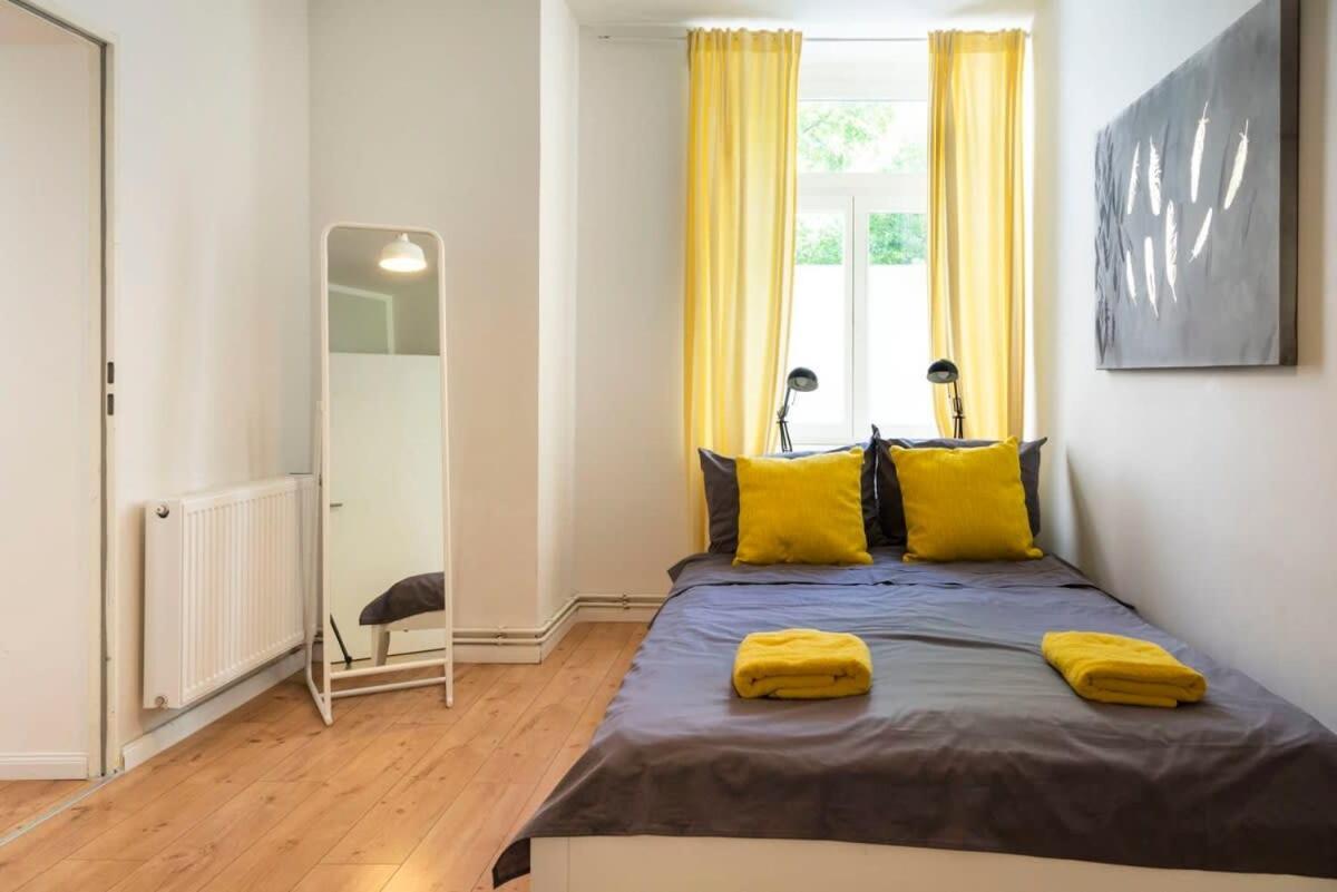 Cosy Two Br Plus Self Checkin Plus Street Parking Berlim Exterior foto